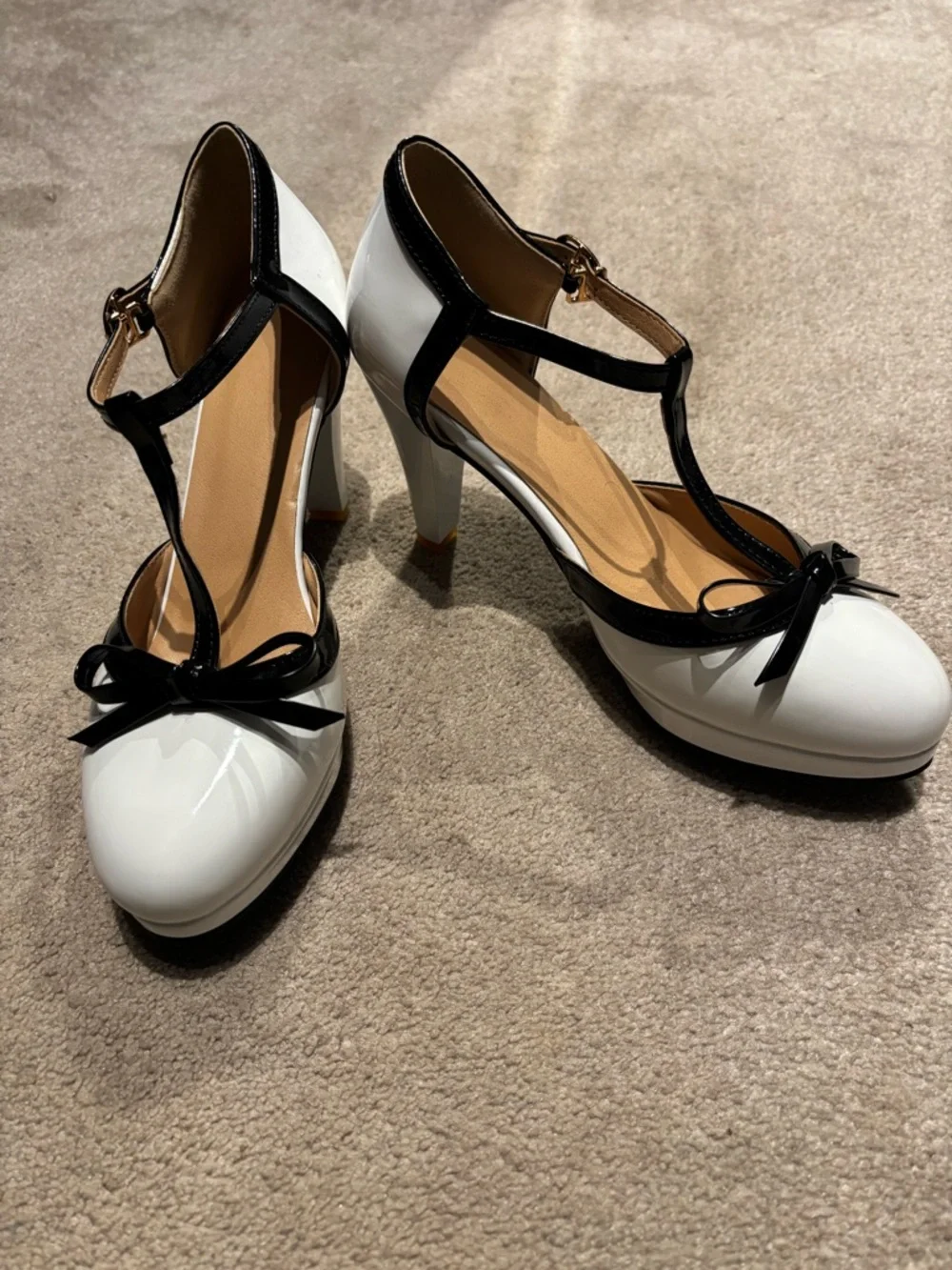Source Unknown White and Black T‑Strap Bow Heels - Picture 2 of 6